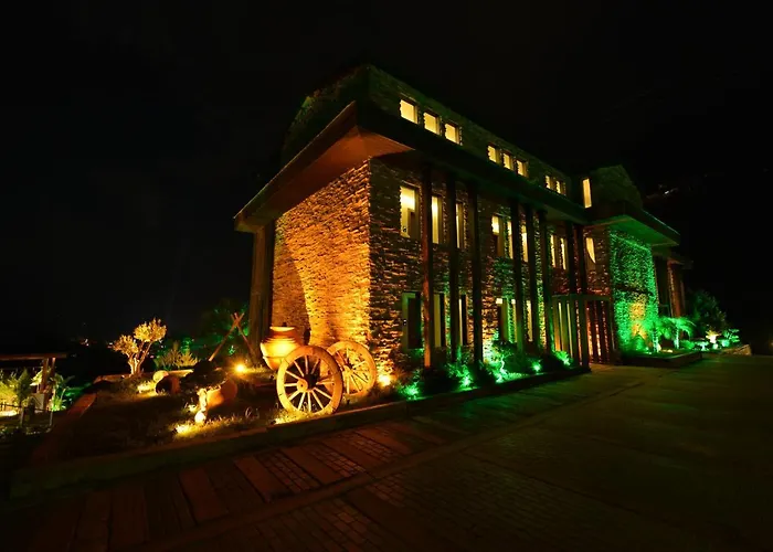 Manaspark Deluxe Hotel